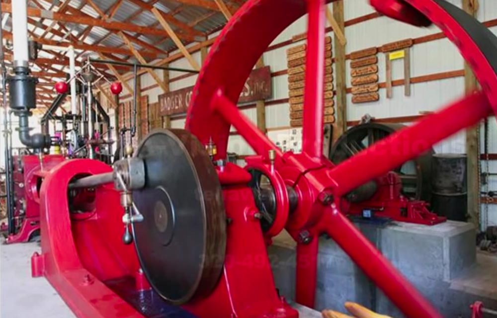 A red threshing machine